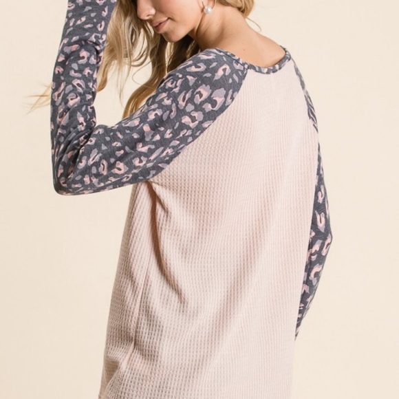 🌸WAFFLE COMFORT LEOPARD PRINT CONTRAST SLEEVE TOP - Picture 5 of 5